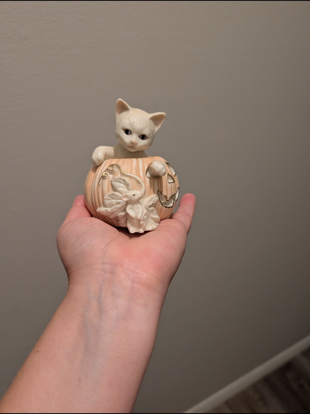 Lenox Cute Ceramic Kitten in Peach Pumpkin Figurine